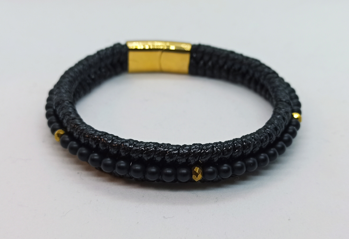 onyx bracelet,braided bracele,black bracelet,mens bracelet,Mustang,Bransoletka czarna, Bransoletka czarny kłos,bransoletka złota,bransoletka z onyksem,Bransoletka z hematytem złotym, hematyt, hematyt złoty,onyks,zapiecie ze stali nierdzewnej, zapięcie magnetyczne,zapięcie złote
