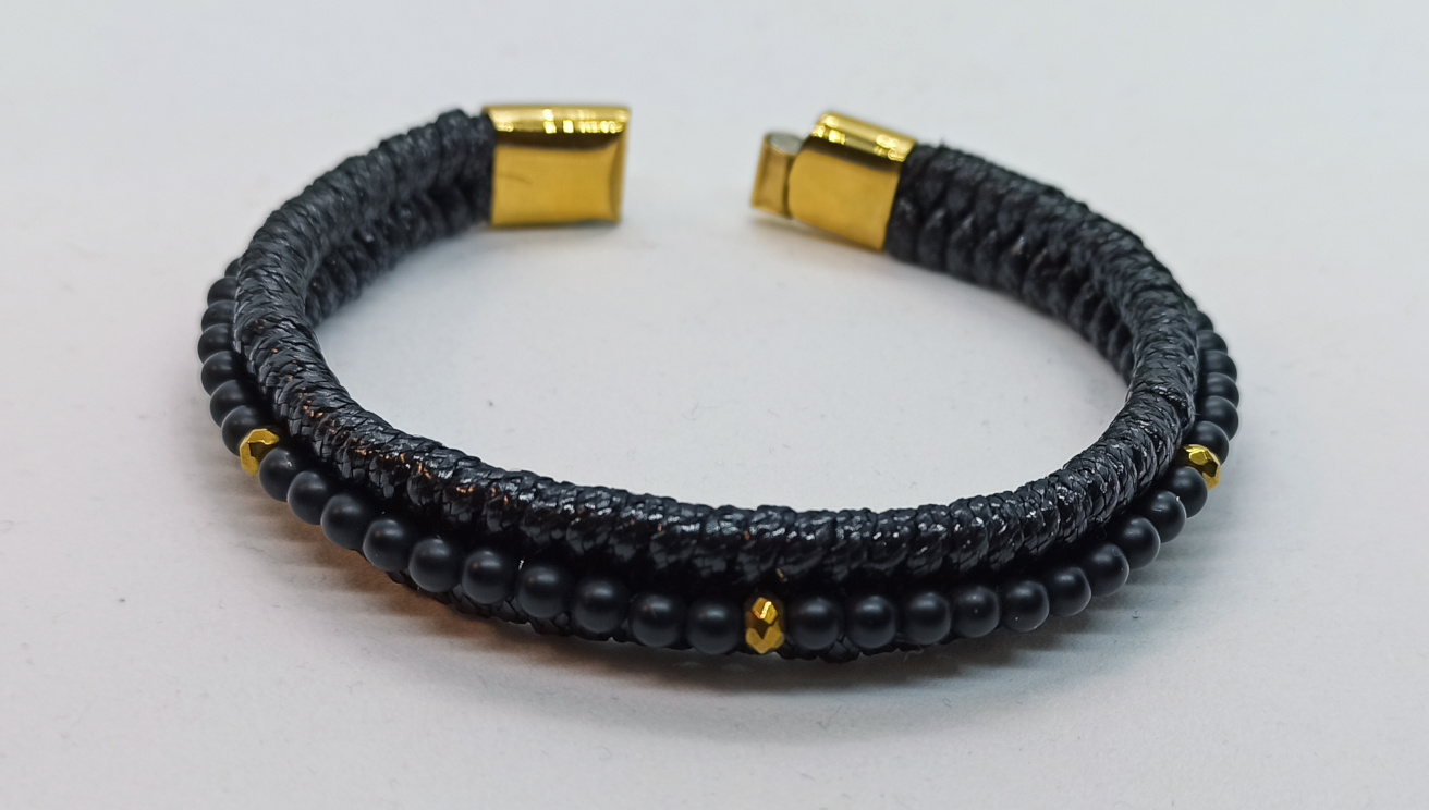 onyx bracelet,braided bracele,black bracelet,mens bracelet,Mustang,Bransoletka czarna, Bransoletka czarny kłos,bransoletka złota,bransoletka z onyksem,Bransoletka z hematytem złotym, hematyt, hematyt złoty,onyks,zapiecie ze stali nierdzewnej, zapięcie magnetyczne,zapięcie złote