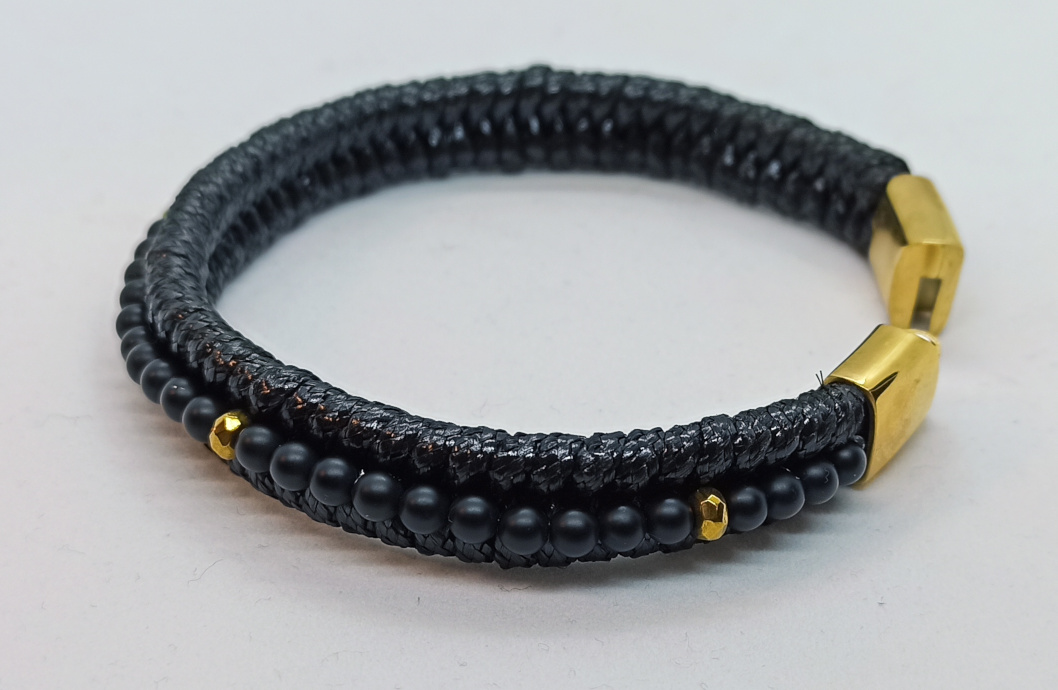 onyx bracelet,braided bracele,black bracelet,mens bracelet,Mustang,Bransoletka czarna, Bransoletka czarny kłos,bransoletka złota,bransoletka z onyksem,Bransoletka z hematytem złotym, hematyt, hematyt złoty,onyks,zapiecie ze stali nierdzewnej, zapięcie magnetyczne,zapięcie złote