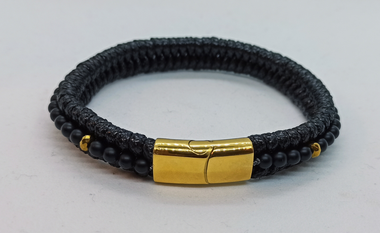 onyx bracelet,braided bracele,black bracelet,mens bracelet,Mustang,Bransoletka czarna, Bransoletka czarny kłos,bransoletka złota,bransoletka z onyksem,Bransoletka z hematytem złotym, hematyt, hematyt złoty,onyks,zapiecie ze stali nierdzewnej, zapięcie magnetyczne,zapięcie złote
