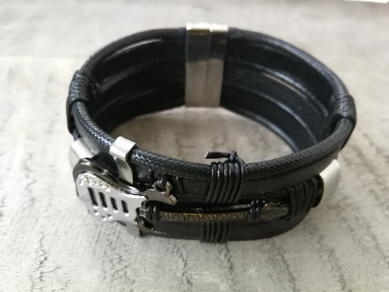 gitara,bransoletka z gitarą,bransoletka skórzana z gitarą,bransoletka skórzana,czarna skóra,czarna bransoletka,czarna skóra i gitara,