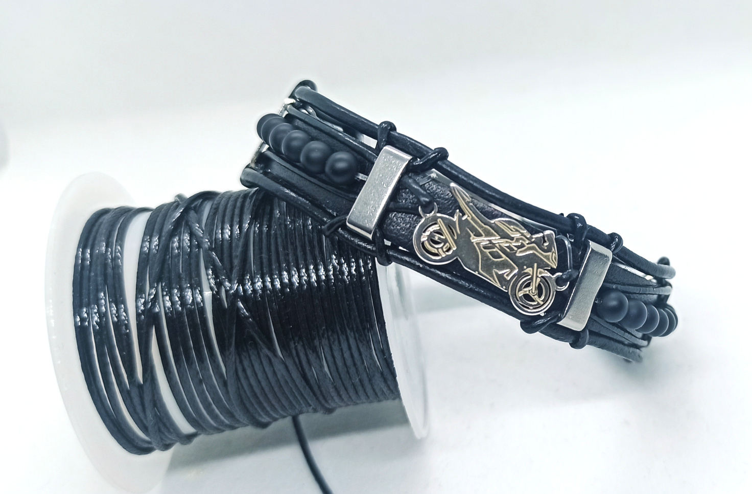 motorcycle bracelet,bracelet with motorcycle,leather bracelet,black bracelet,motor,motorcycle,Motocykl,bransoletka z motocyklem,bransoletka skórzana,skórzana bransoletka z motocyklem,bransoletka z motorem,skórzana bransoletka,zapięcie magnetyczne,przekładki ze stali nierdzewnej,stal nierdzewna,dla motocyklisty,czarna bransoletka