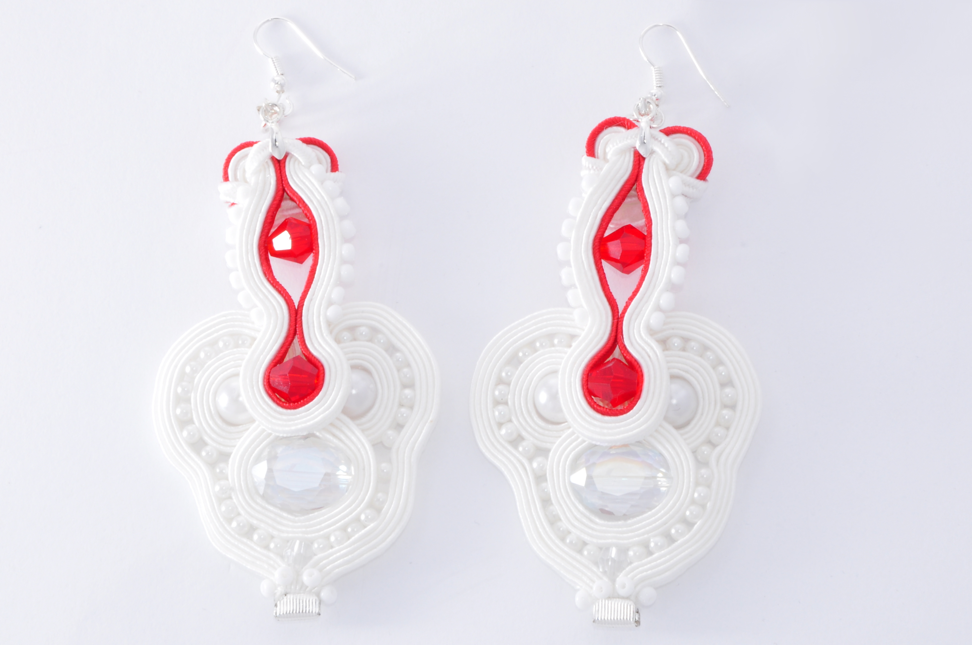 czerwony,sutasz,kolczyki,ślubne,ślub,biżuteria, kolczyki, biżuteria, kolczyki ślubne, ślub, biżuteria ślubna, bigle, kryształki diamentowe,koraliki szklane, juicy red love, soczysta miłość,czerwony, biały, białe,ślubny zestaw,