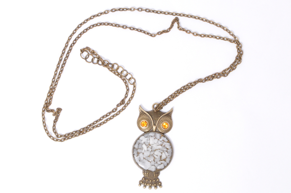 sowa,biżuteria,naszyjnik,żywica epoksydowa,fosforyty,Swarovski,kryształy Swarovski,owl,pendant,jewellery,resin,