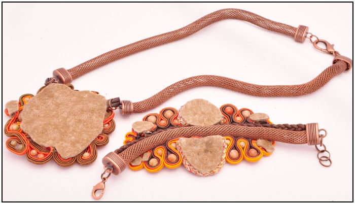 Bransoletka i wisiorek - lewa strona kamień, minerał, brązowy, czekoladowy, bąz, czekolada, wisiorek, kwiat, biżuteria, soutache, sutasz, bransoletka, łańcuszek, wisiorek,