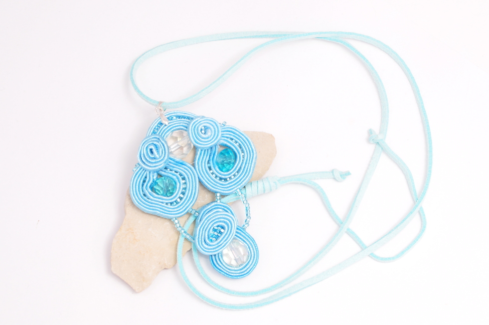 Kryształowa laguna,błękitny,kryształkiszklane,sutasz,soutache,niebieski rzemyk,