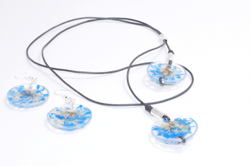 pendant,earrings,blue earrings,blue pendant,resin,flowers,jewellery