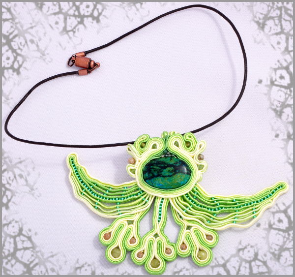 chryzokola, jadeit, koraliki, Toho, sutasz, soutache, magnes, miedziane, miedzi, magnesowe, jadeitowe, sutaszowa, biżuteria, wisiorek, łańcuszek, soutache, wiosenne, orzeźwienie,wiosna