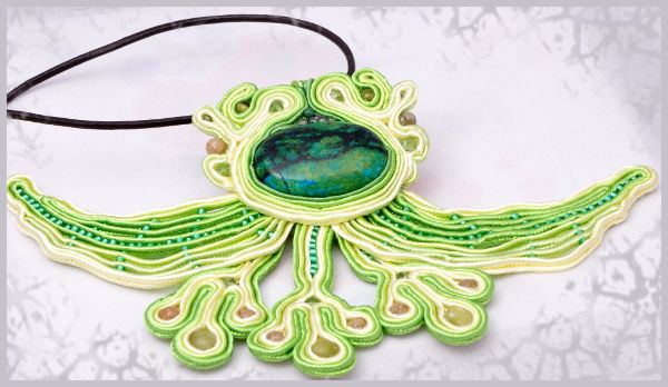 chryzokola, jadeit, koraliki, Toho, sutasz, soutache, magnes, miedziane, miedzi,magnesowe, jadeitowe, sutaszowa, biżuteria, wisiorek, łańcuszek, soutache, wiosenne, orzeźwienie,wiosna