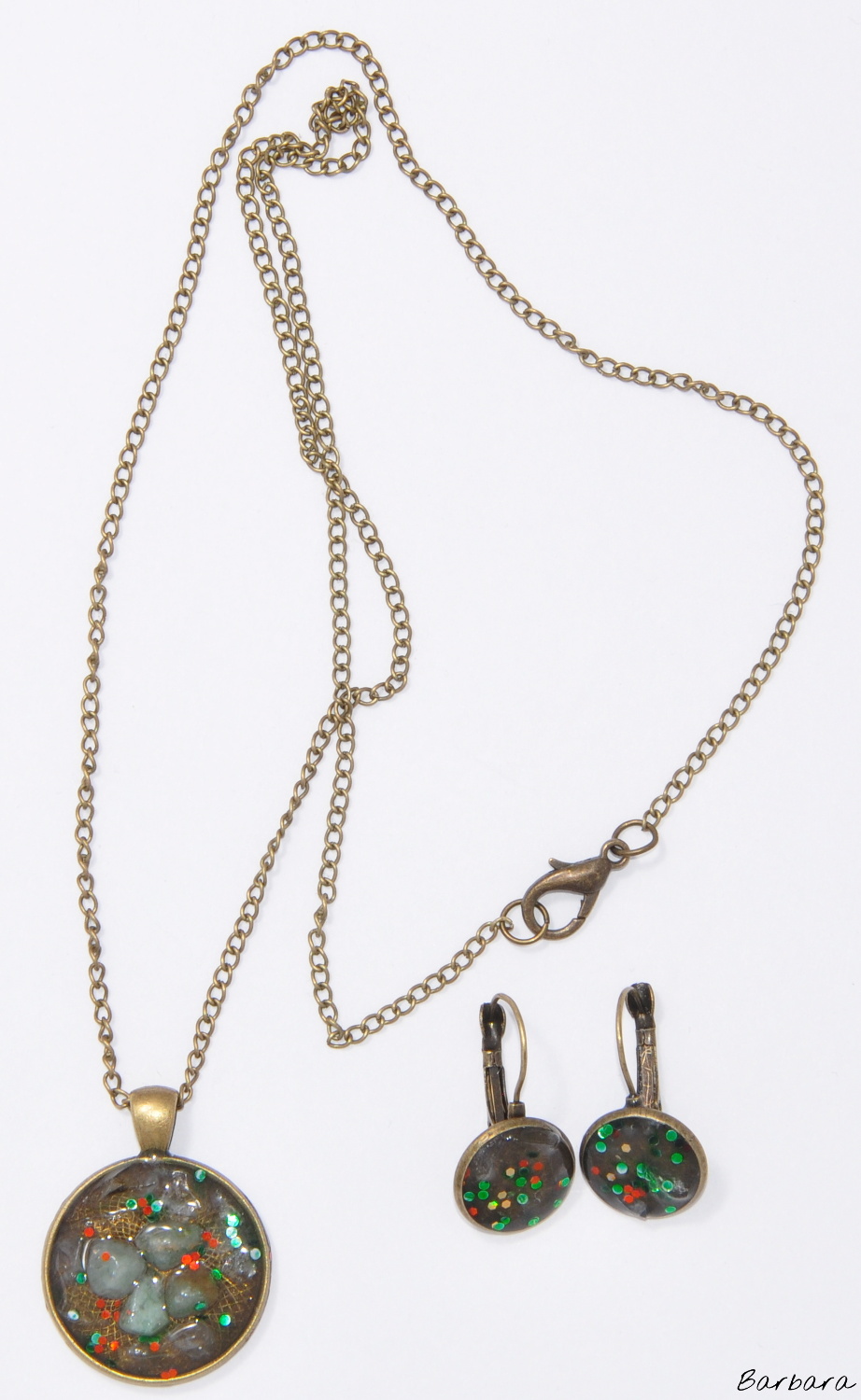 Resin gives irregular shapes but they are not sharp.